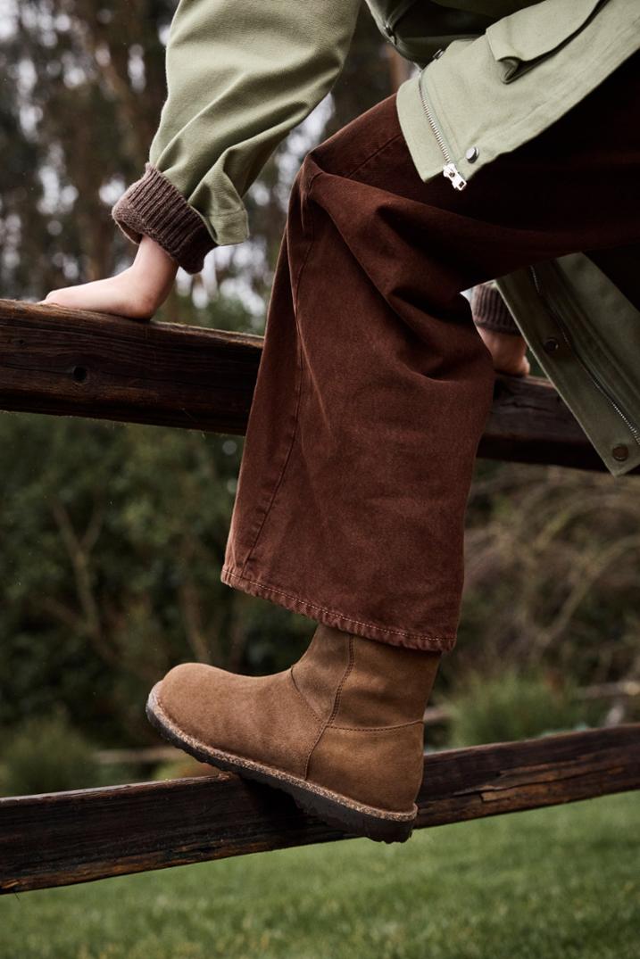 Location Image for Uppsala Shearling Zippered Boots - Women's