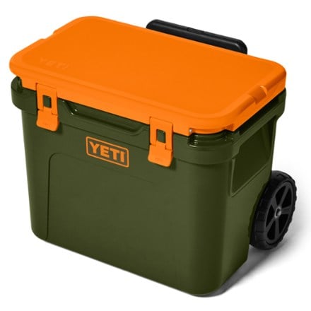 YETI Roadie 32 Wheeled Cooler 0