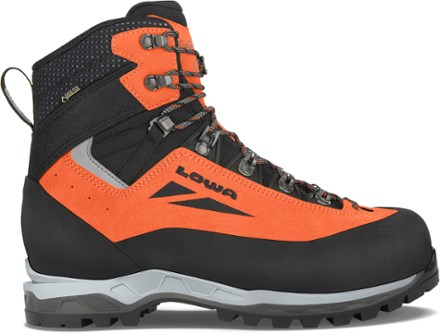 lowa cevedale pro gtx hiking boots
