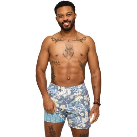 Chubbies Stretch 5.5" Lined Swim Trunks - Men's 0