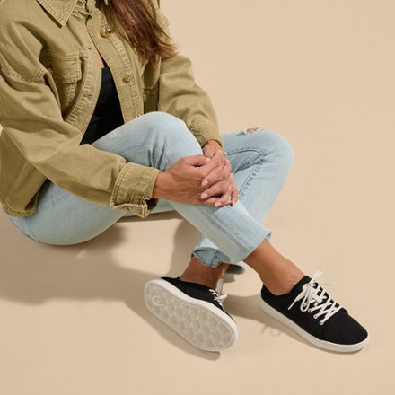 OluKai Pehuea Li Shoes - Women's 6