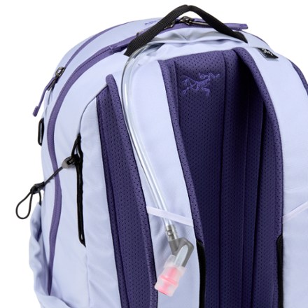 Arc'teryx Mantis 16 Pack Hydration port & tube routing