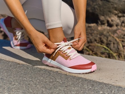 OluKai Wailuku Shoes - Women's 8