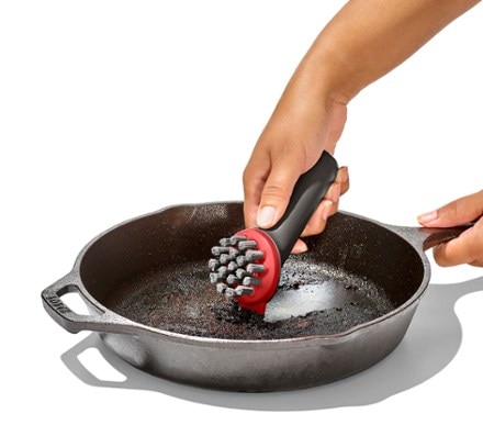 OXO Outdoor Heavy-Duty Brush with Cover 9
