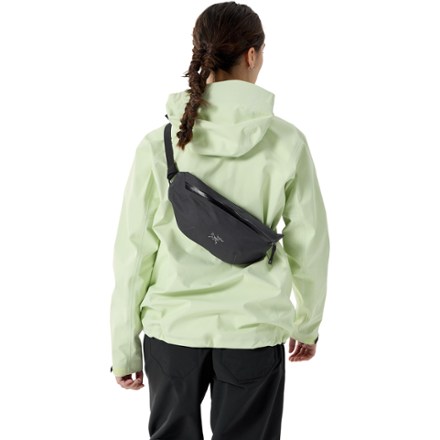 バッグ ARC'TERYX GRANVILLE CROSSBODY BAG RUNE Arc'teryx Men's Granville Crossbody Bag in Rune Arc'teryx