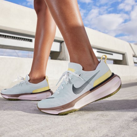 Location Image for Invincible 3 Road-Running Shoes - Women's