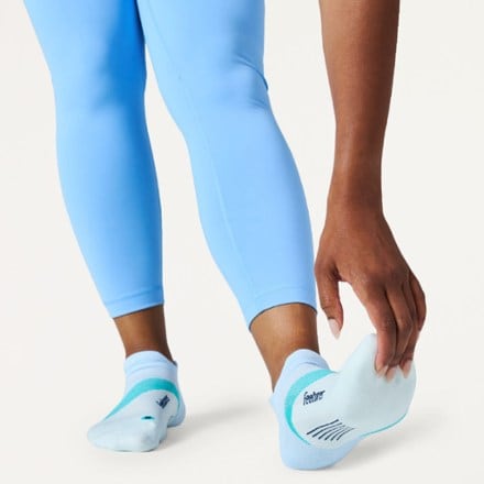Feetures Elite Light Cushion No Show Tab Socks 2
