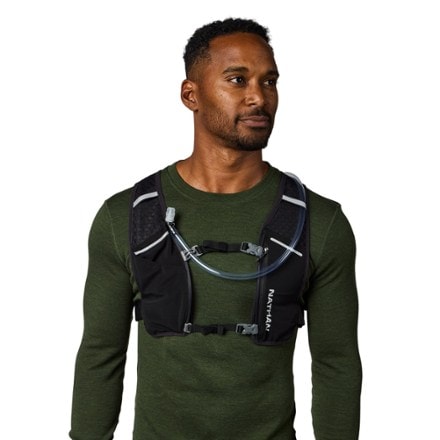 Nathan HyperNight QuickStart 3.0 4 L Hydration Vest 2