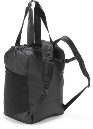 Patagonia LIGHTWEIGHT TRAVEL TOTE PACK 黒 Patagonia Lightweight Travel Tote Pack | Urban Outfitters