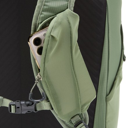 The North Face Borealis Trail 28 Pack Trekking pole attachments