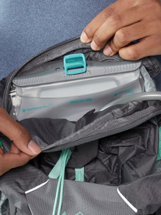 rei hydration pack running