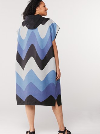 Nomadix Changing Poncho 2