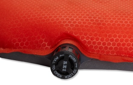 REI Co-op AirRail 1.5 Self-Inflating Sleeping Pad valve (French Poppy)