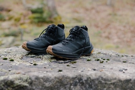Location Image of color Core Black/Core Black/Brown Ox