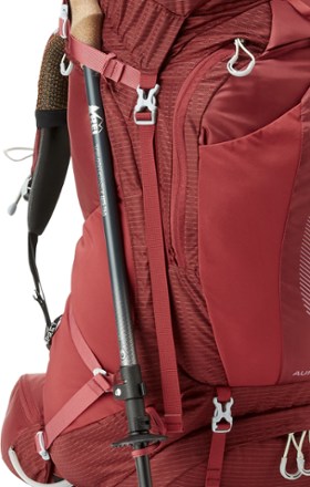 Osprey Aura AG 65 Pack - Women's Hydration port & tube routing (Berry Sorbet Red)