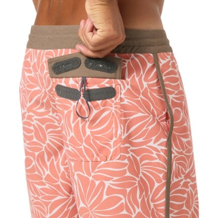 O'Neill Cruzer Scallop 18" Board Shorts - Men's 3