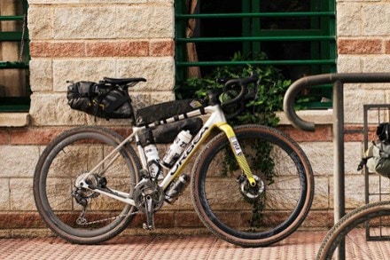 Apidura Racing Long Top Tube Pack - 2 L 7