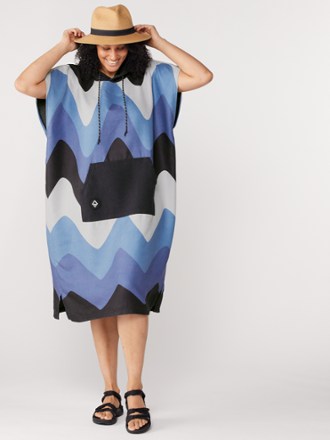 Nomadix Changing Poncho 3