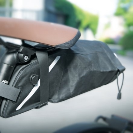 Location Image for Trail Flow Roll-Top Saddle Bag 2.0 L