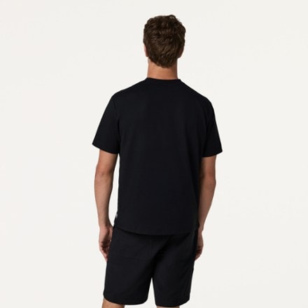 Vuori Ponto Pocket T-Shirt Relaxed - Men's 2