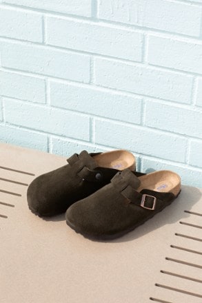 Location Image for Boston Soft Footbed Clogs - Women's