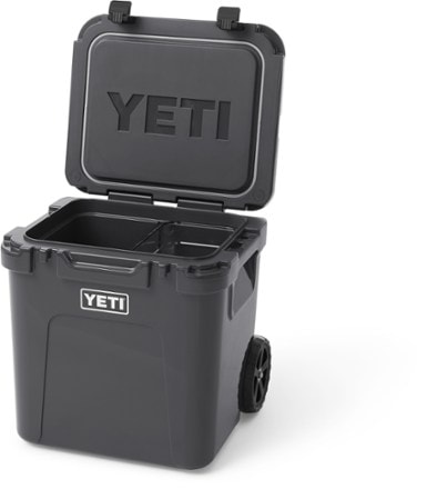 YETI Roadie 48 Wheeled Cooler Interior (Charcoal)