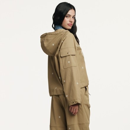 THE GREAT. OUTDOORS Embroidered Crop Trailhead Pullover - Women's 4