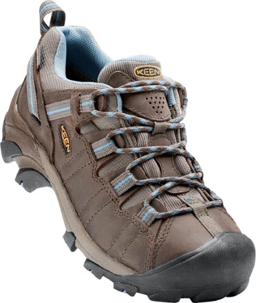 keen hiking shoes womens