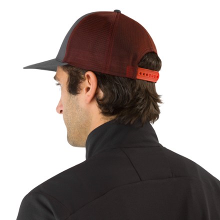 ◆ 【特別価格】アークテリクス HEXAGONAL TRUCKER キャップ Arc'teryx Hexagonal Patch Trucker | Trekkinn ビーニー