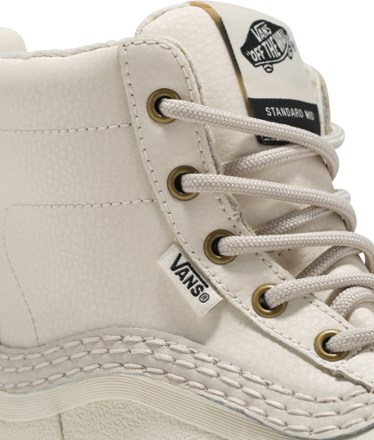 Vans Standard Mid Snow MTE Boots - Women's 4