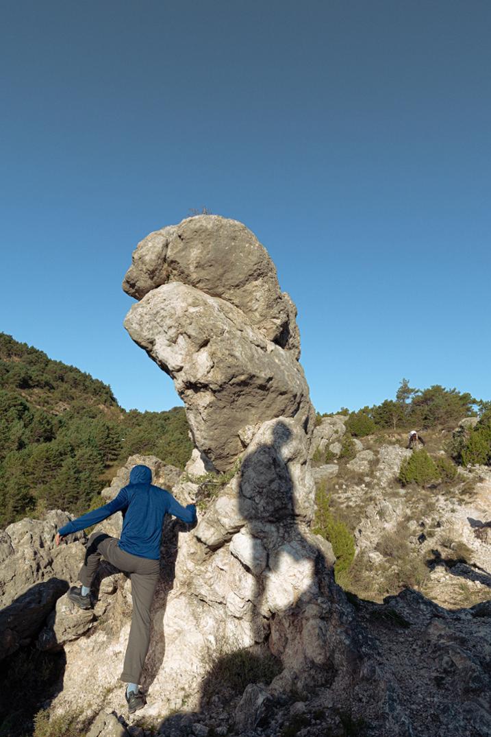 Location Image for 200 Descender Long-Sleeve Zip Hoodie - Men's