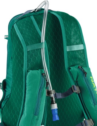 Nathan Crossover 10 L Hydration Vest 2