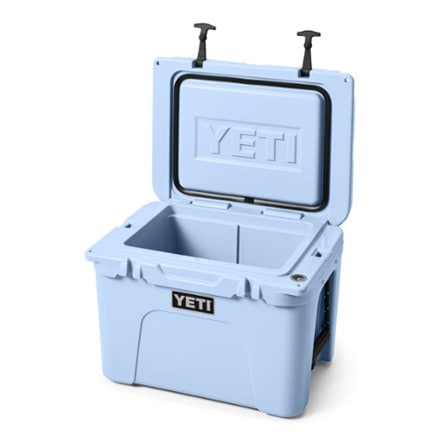 YETI Tundra 35 Cooler 2