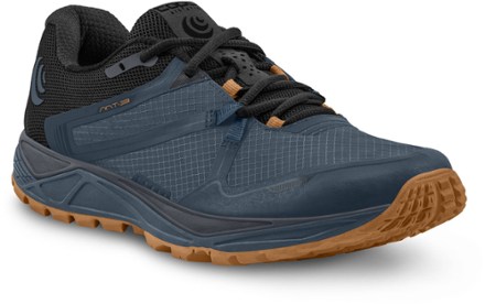 rei topo athletic