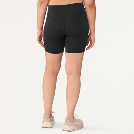 Vuori AllTheForm 6" Pocket Shorts - Women's 2