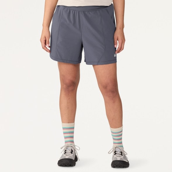 Model info: Height: 5' 6" | Waist: 28" | Inseam: 31" | Wearing size: M