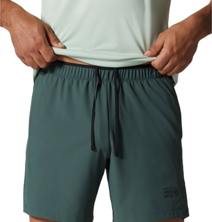 Mountain Hardwear Shade Lite Shorts - Men's 7" inseam 4