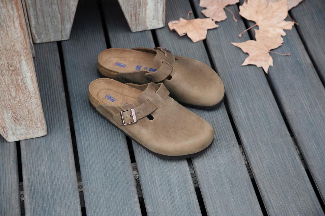 Location Image for Boston Soft Footbed Clogs - Men's