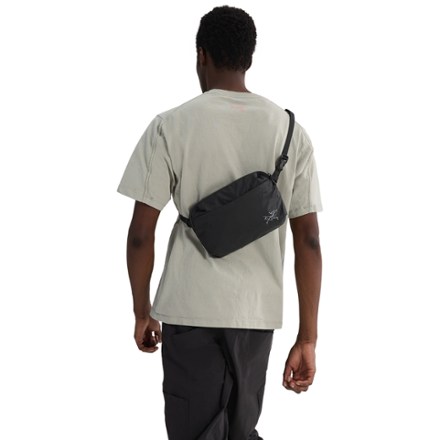 ARC'TERYX Heilad Crossbody グレー Arc'teryx Heliad Crossbody Bag - High Country Outfitters