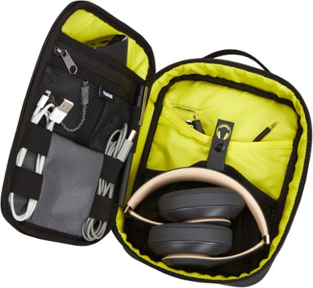 Thule Subterra PowerShuttle Plus Travel Case 5