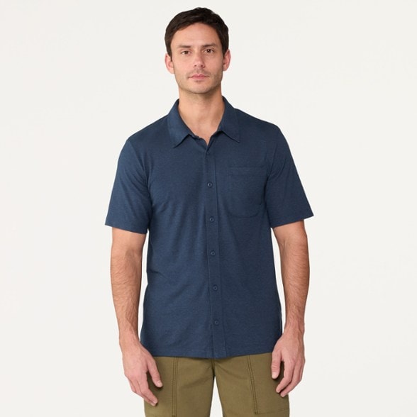 Model info: Height: 6'1" | Chest: 40 | Waist: 32.5 | Wearing size: M