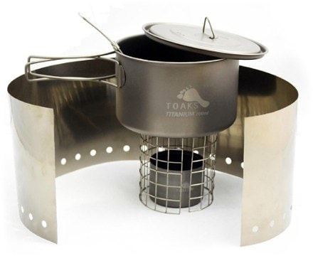 TOAKS Titanium Windscreen In use (stove and pot sold separately)