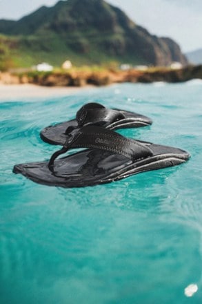 OluKai 'Ohana Flip-Flops - Men's 6
