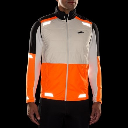 Brooks Run Visible Insulated Vest 2.0 - Men's 5