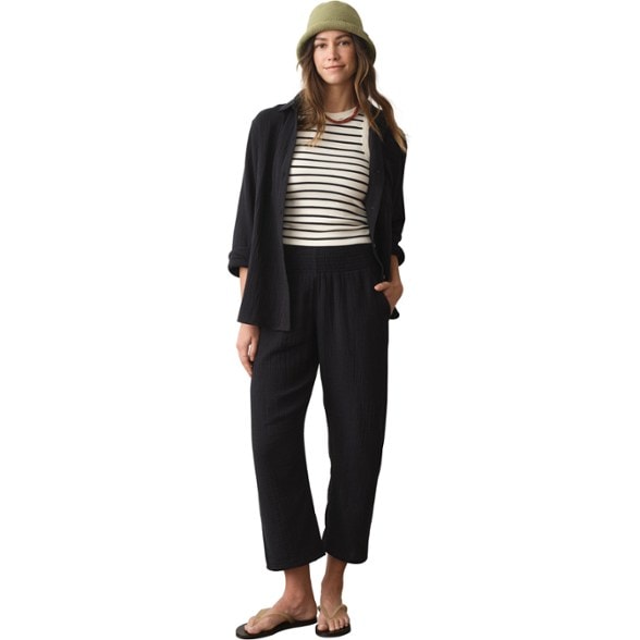 On Body Image of color Cream/Black Stripe