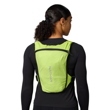 Nathan HyperNight QuickStart 3.0 4 L Hydration Vest 2