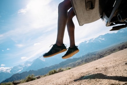 Location Image of color Black/Gum