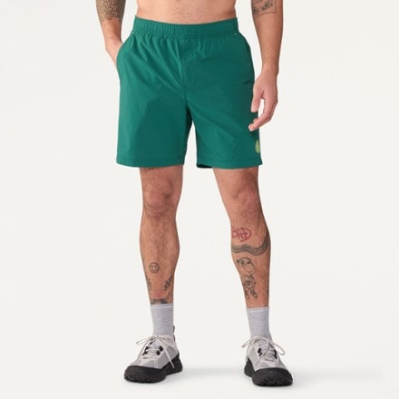 Model info: Height: 6' 2" | Waist: 32" | Inseam: 31" | Wearing size: M
