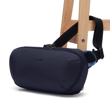 Pacsafe X Urban Sling 4