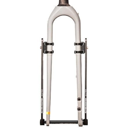 Old Man Mountain Axle Pack Fork Mount Rack 1